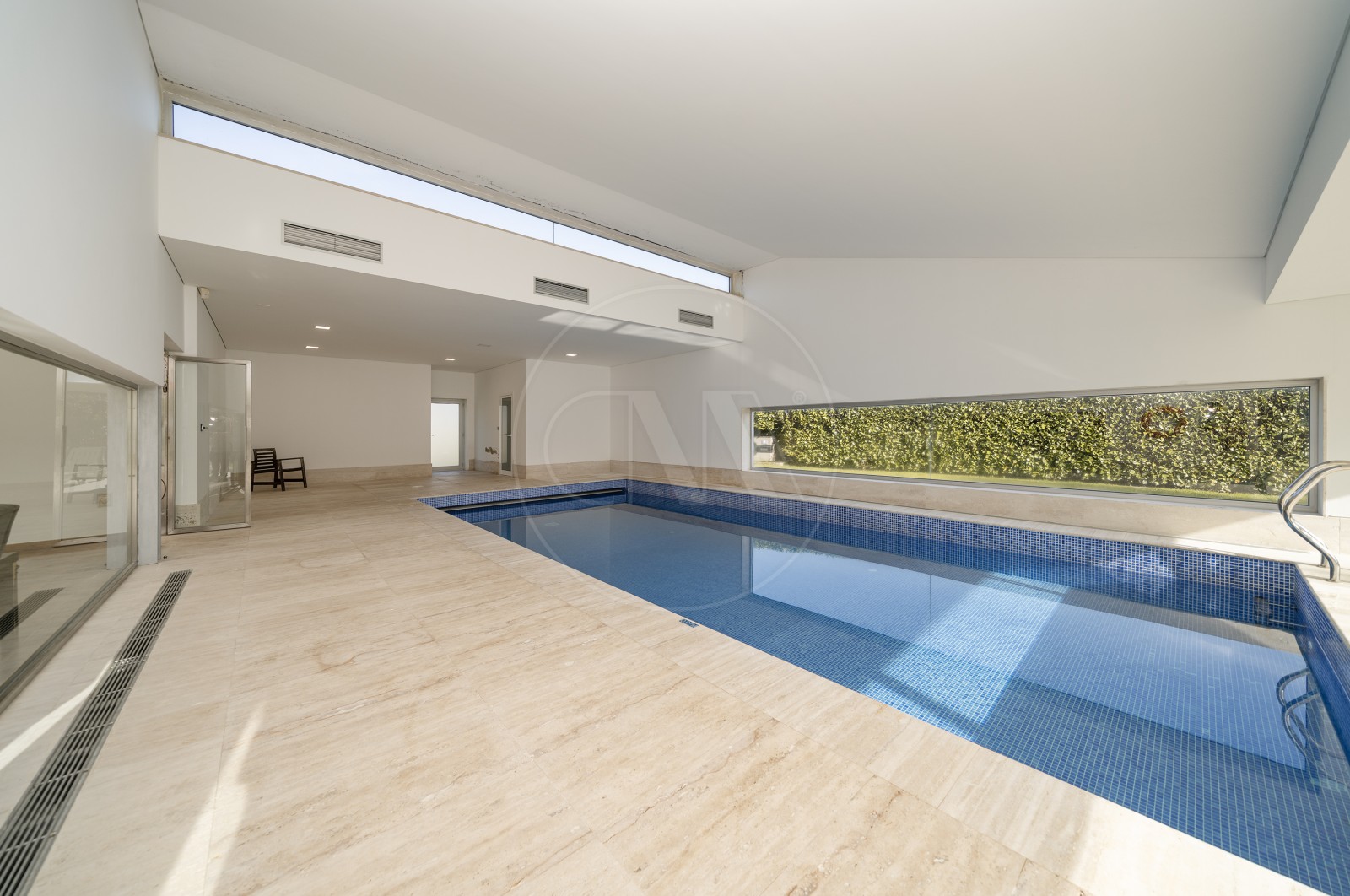 House T4+1 for For sale in Sande Vila Nova e Sande São Clemente, Guimarães, Braga - Piscina (Imagem 2)