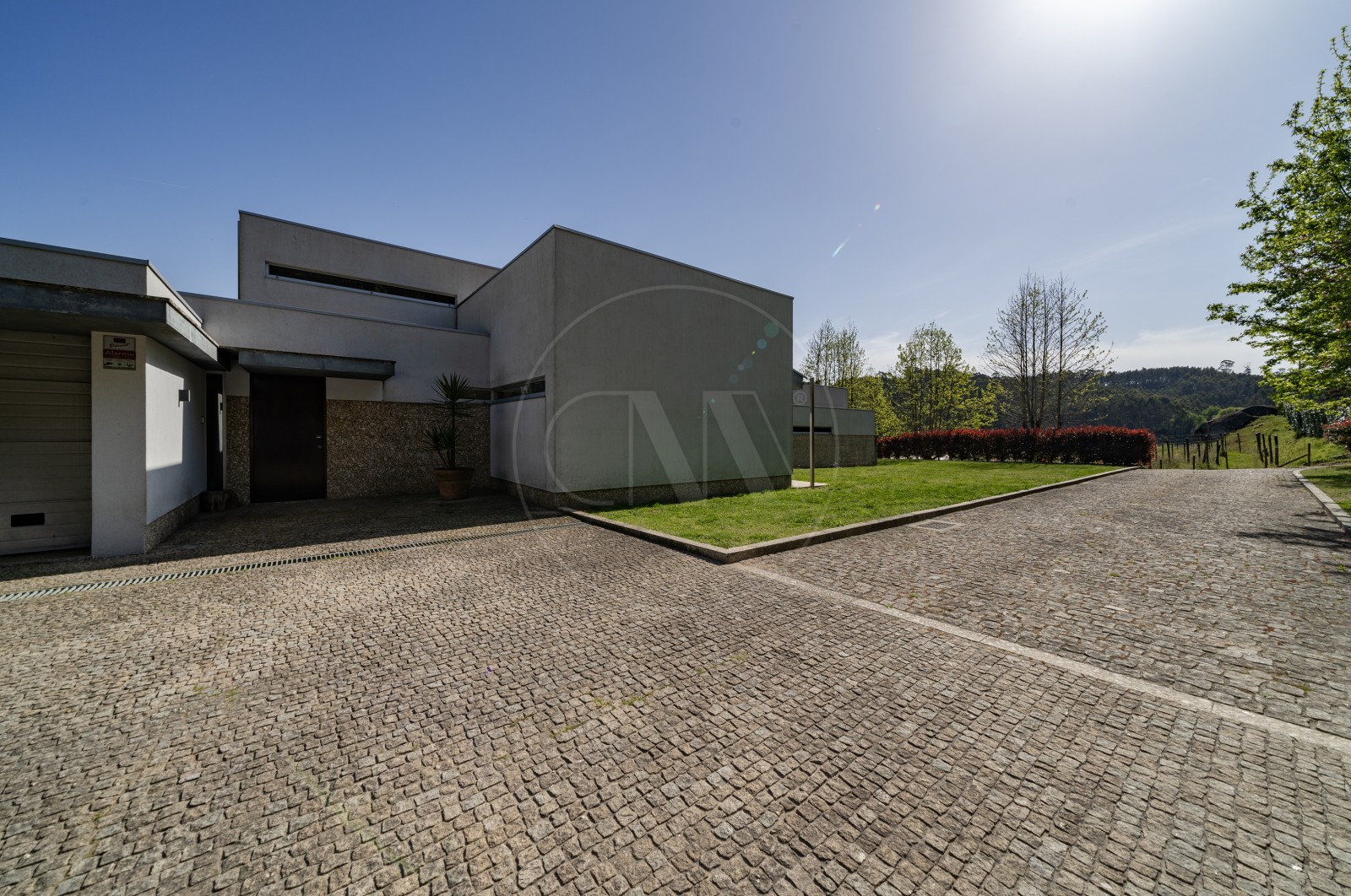 House T4+1 for For sale in Sande Vila Nova e Sande São Clemente, Guimarães, Braga - Fachada (Imagem 5)
