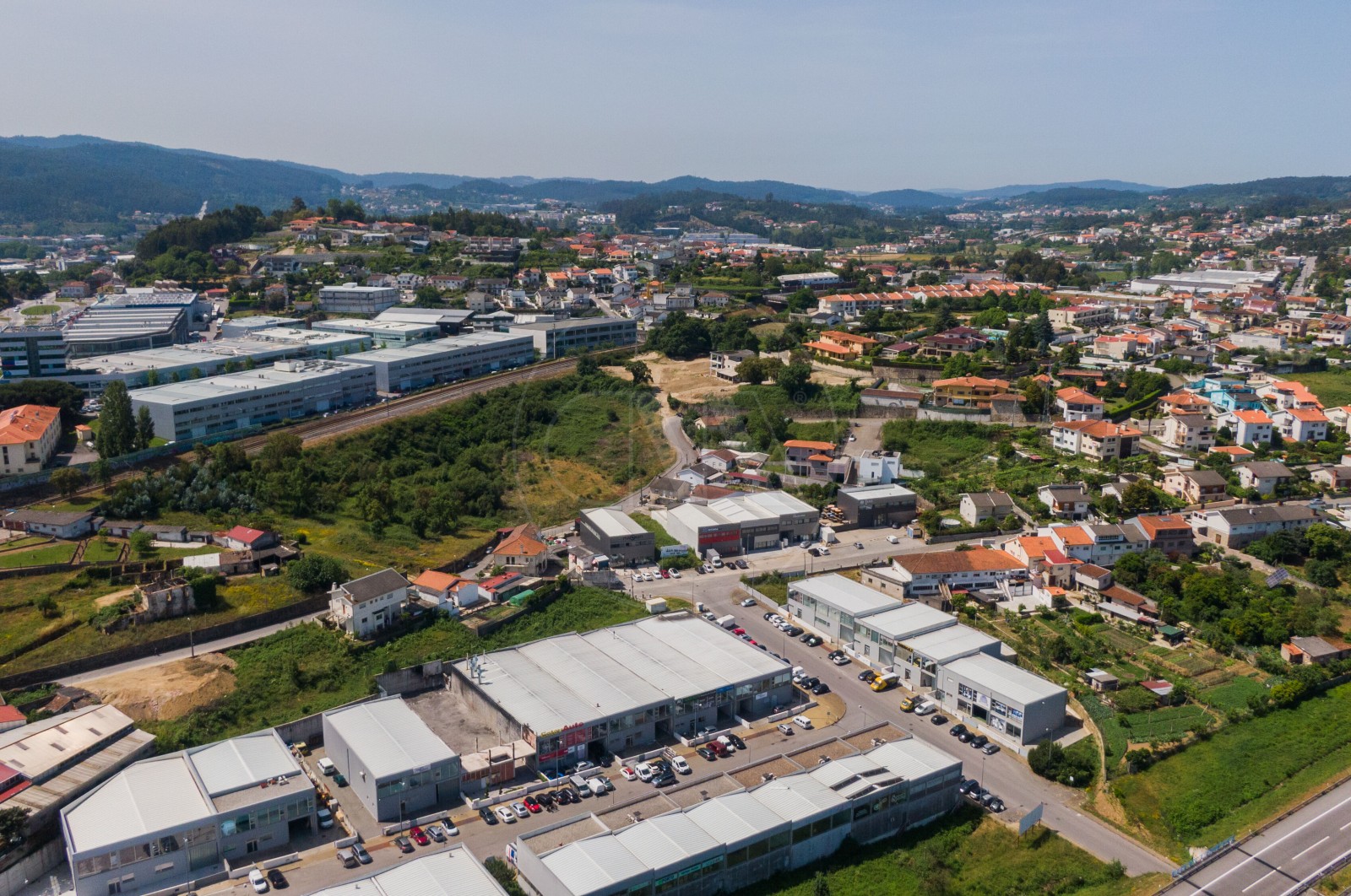 Land Industrial for For sale in Ferreiros e Gondizalves, Braga, Braga - Área envolvente (Imagem 7)