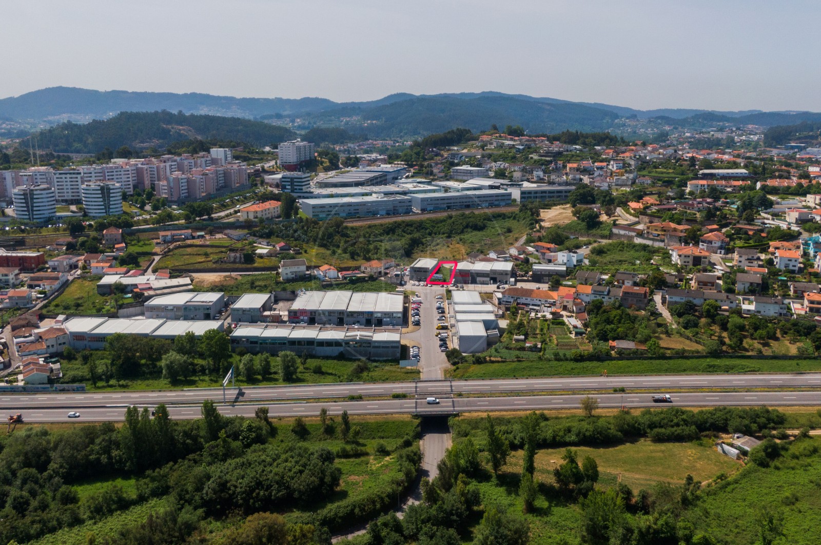 Land Industrial for For sale in Ferreiros e Gondizalves, Braga, Braga - Área envolvente (Imagem 9)