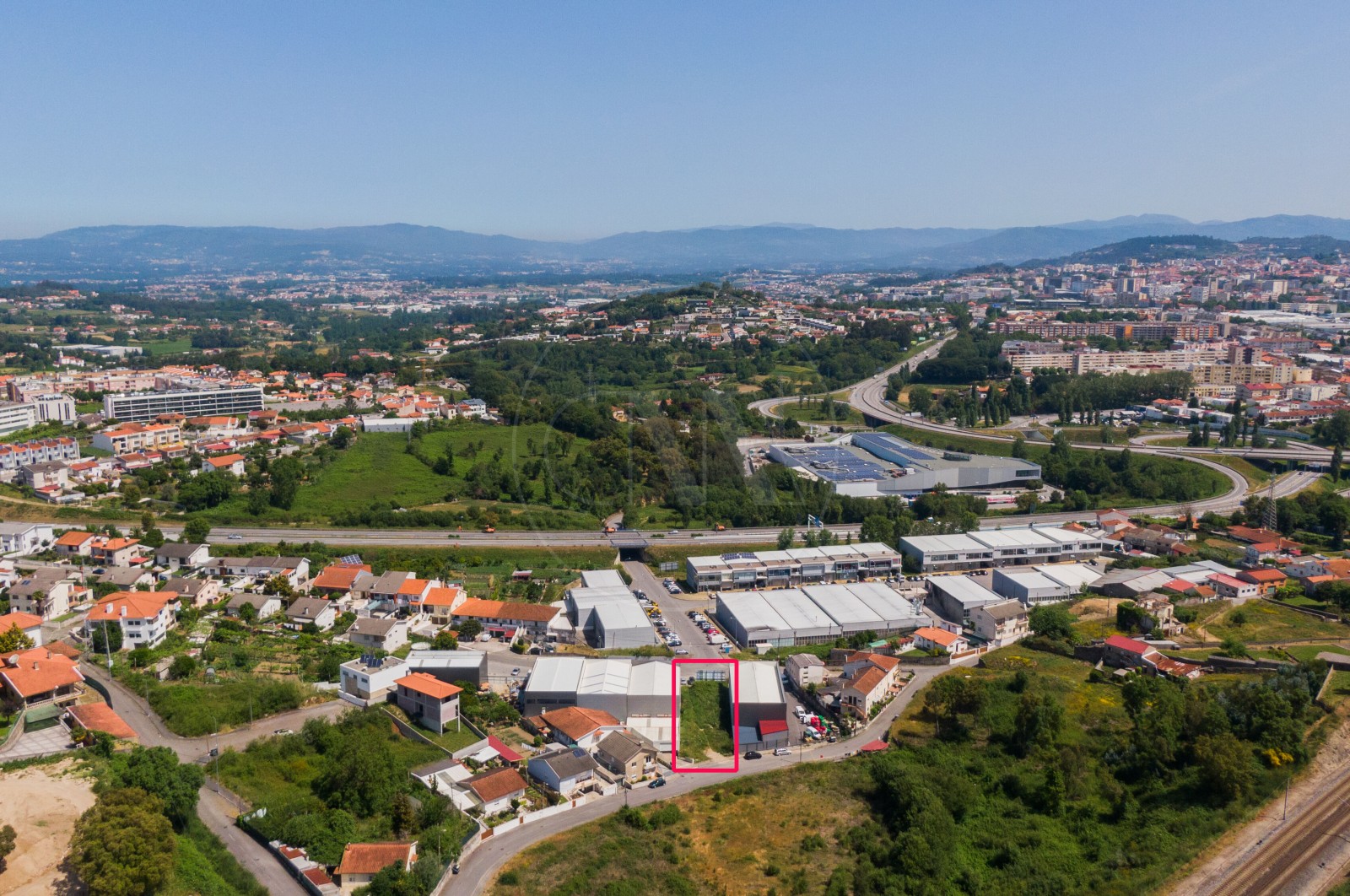 Land Industrial for For sale in Ferreiros e Gondizalves, Braga, Braga - Área envolvente (Imagem 12)