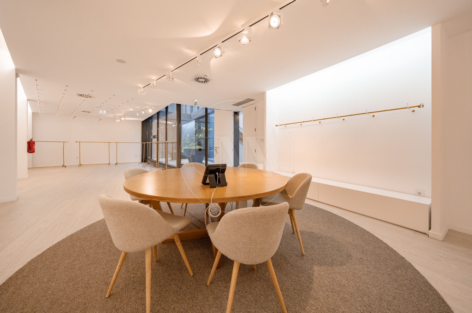 Pavilhão para Venda em Barcelos, Vila Boa e Vila Frescainha (São Martinho e São Pedro), Barcelos, Braga - Sala (Imagem 1)