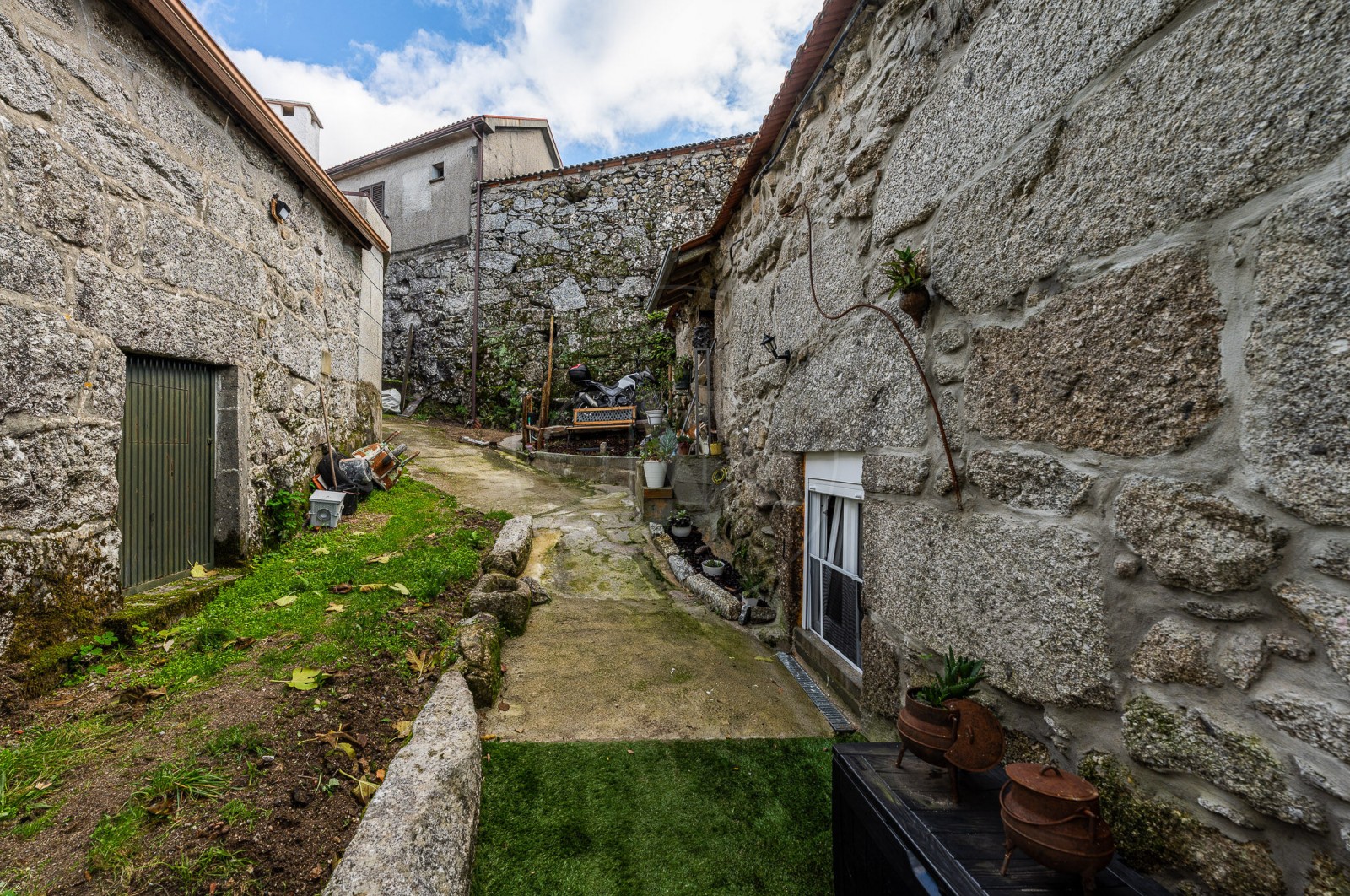 Moradia T1 para Venda em Aboim, Felgueiras, Gontim e Pedraído, Fafe, Braga - Quintal/Jardim (Imagem 1)