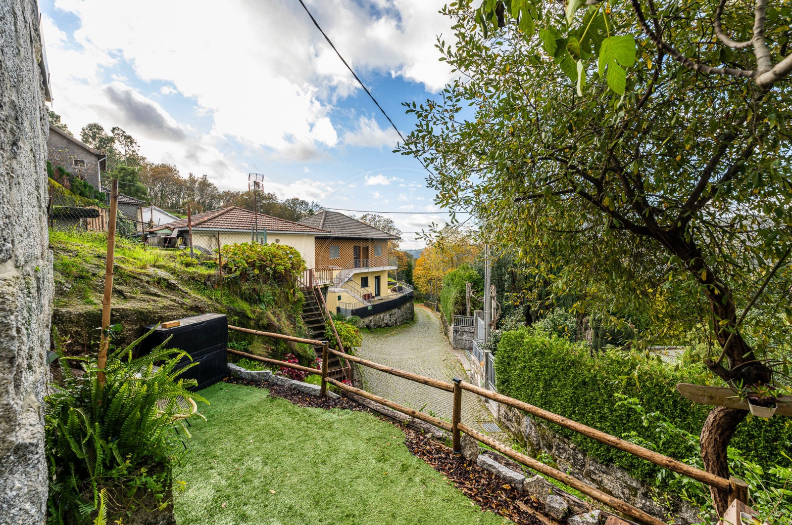 Moradia T1 para Venda em Aboim, Felgueiras, Gontim e Pedraído, Fafe, Braga - Quintal/Jardim (Imagem 5)