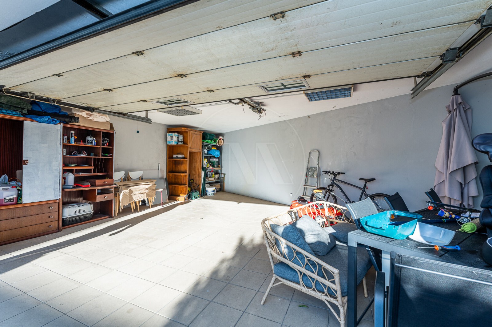 House T4 for For sale in Covelas, Trofa, Porto - Parqueamento/Garagem (Imagem 2)