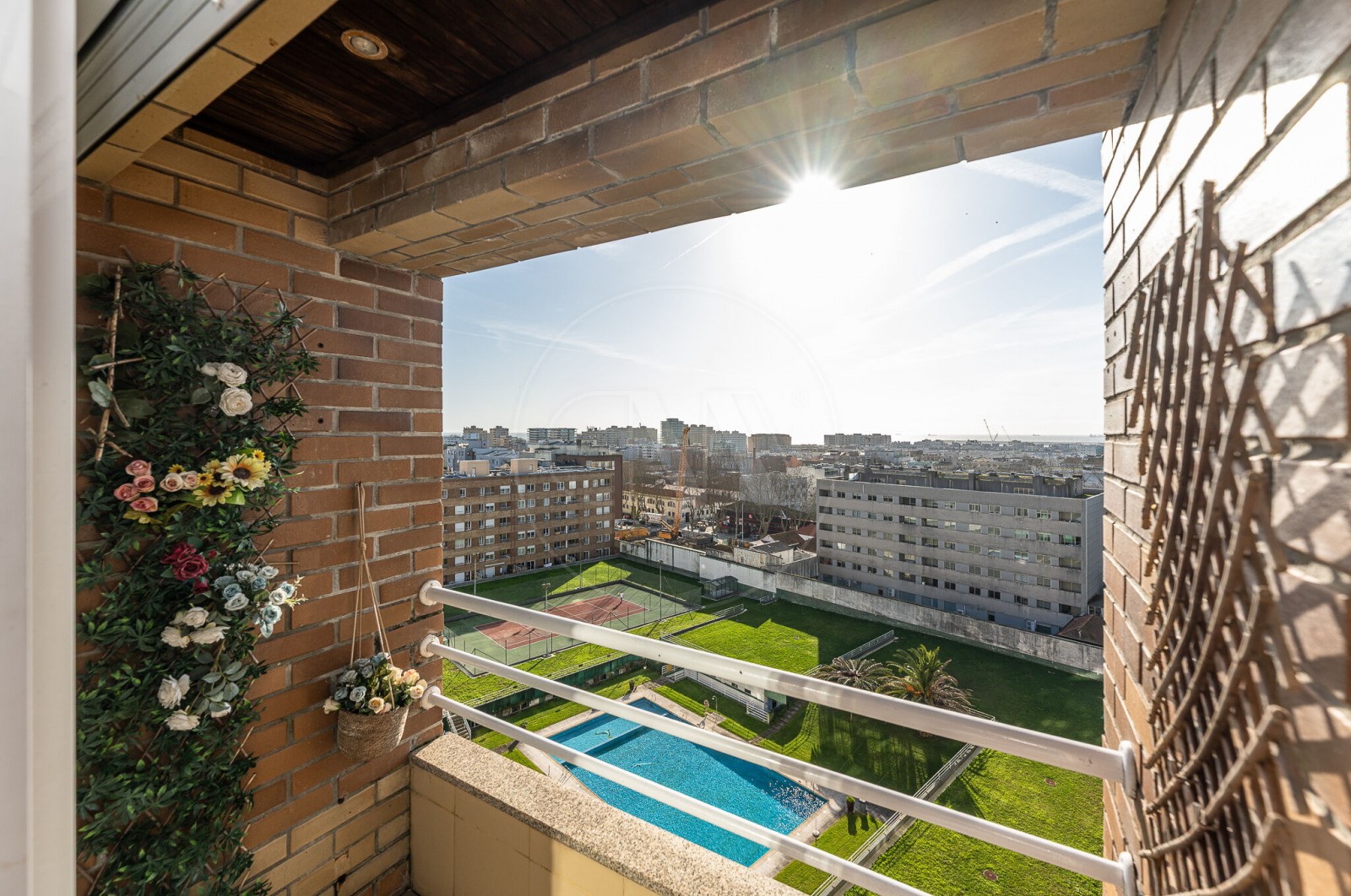 Apartamento T3 para Venda em Matosinhos e Leça da Palmeira, Matosinhos, Porto - Varanda (Imagem 1)