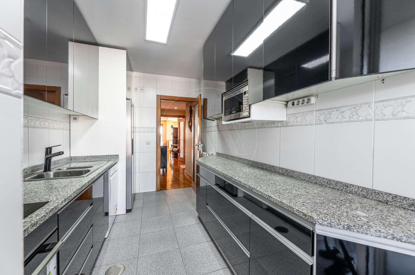 Apartamento T3 para Venda em Matosinhos e Leça da Palmeira, Matosinhos, Porto - Cozinha (Imagem 2)