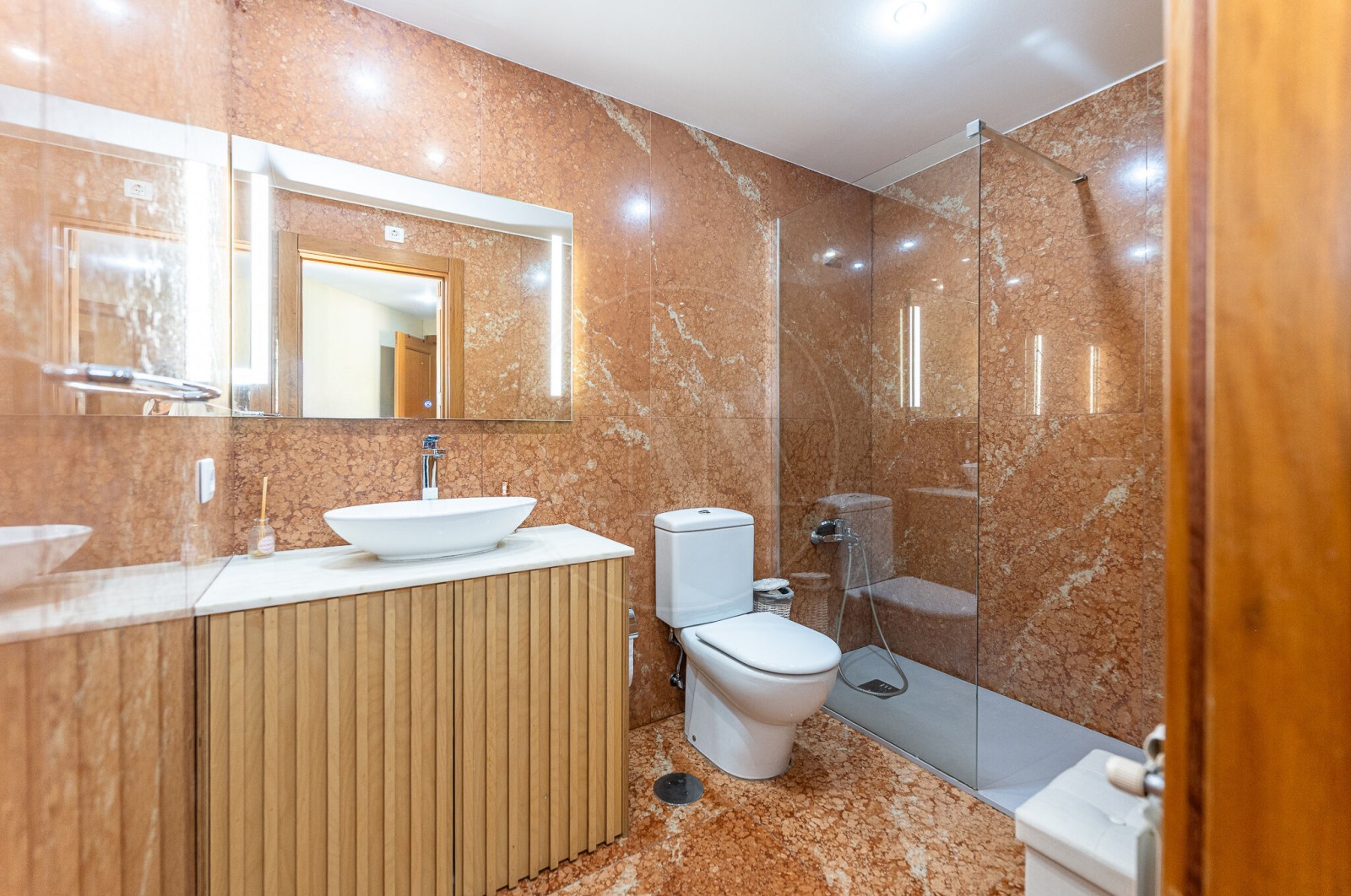 Apartamento T3 para Venda em Matosinhos e Leça da Palmeira, Matosinhos, Porto - Casa de banho (Imagem 1)