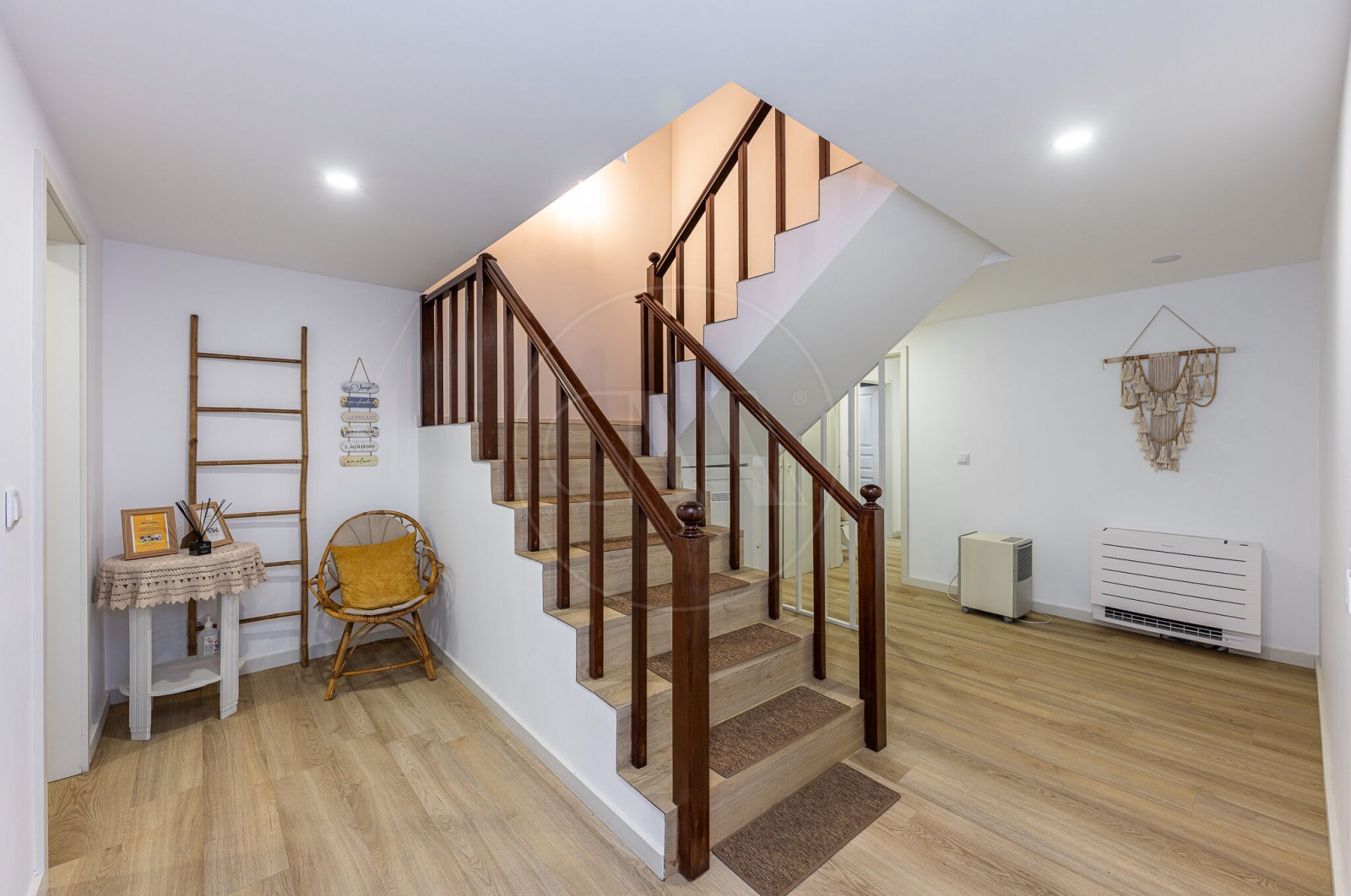 House T4 for For sale in Gondar e Orbacém, Caminha, Viana do Castelo - Corredor (Imagem 1)