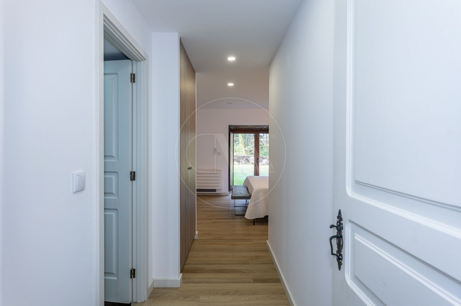 House T4 for For sale in Gondar e Orbacém, Caminha, Viana do Castelo - Corredor (Imagem 6)