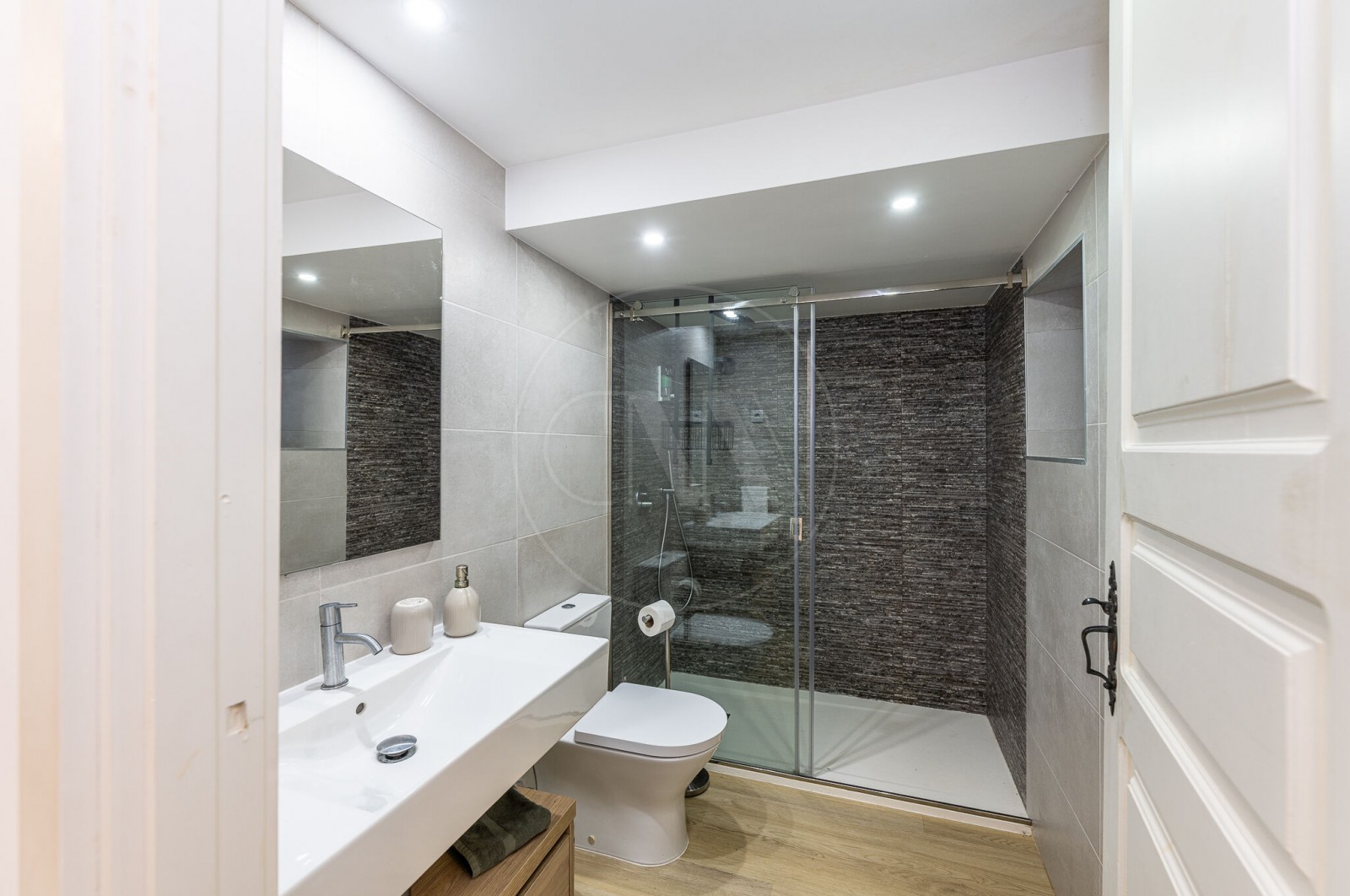 House T4 for For sale in Gondar e Orbacém, Caminha, Viana do Castelo - Casa de banho (Imagem 5)