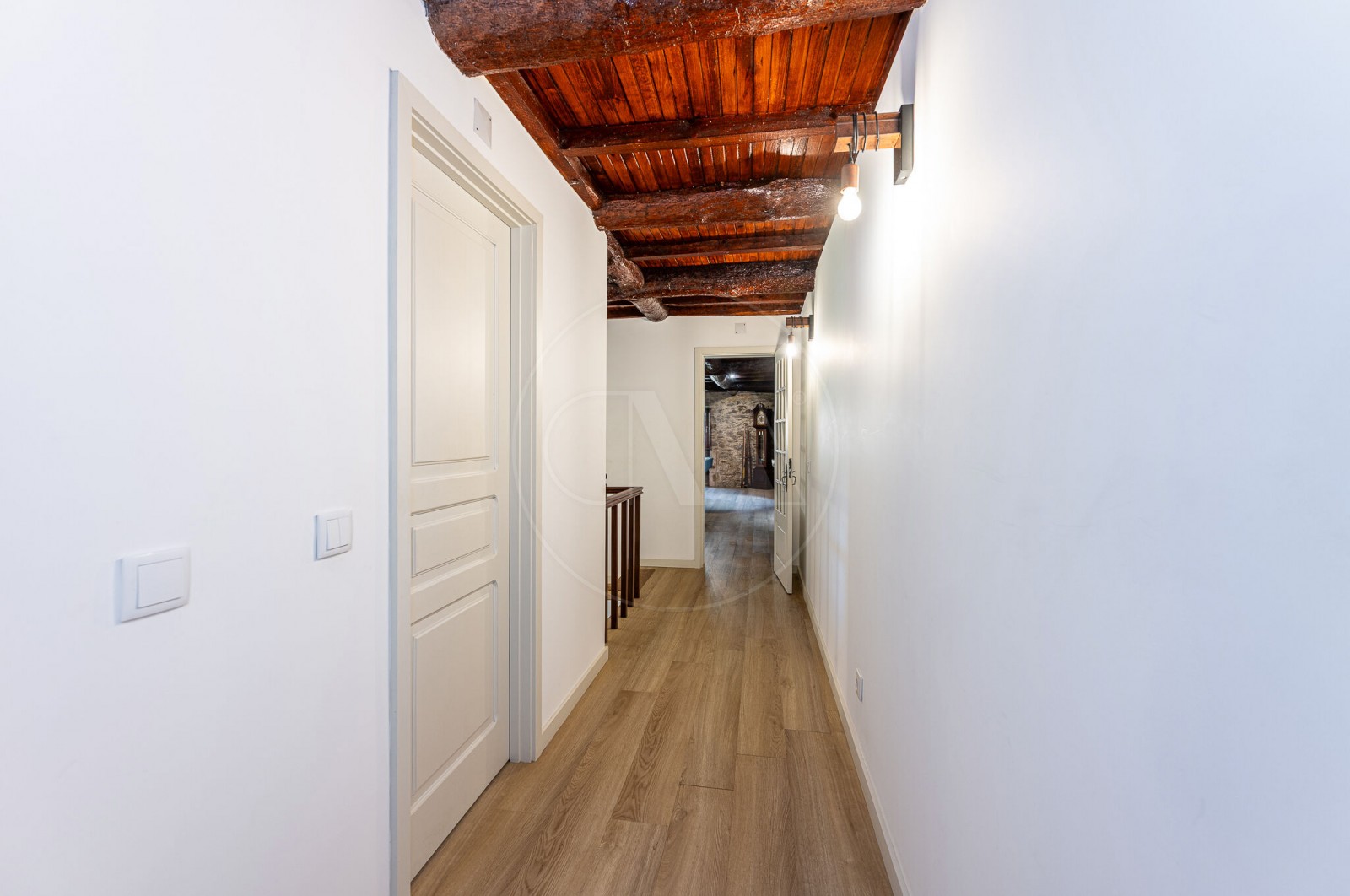 House T4 for For sale in Gondar e Orbacém, Caminha, Viana do Castelo - Corredor (Imagem 8)