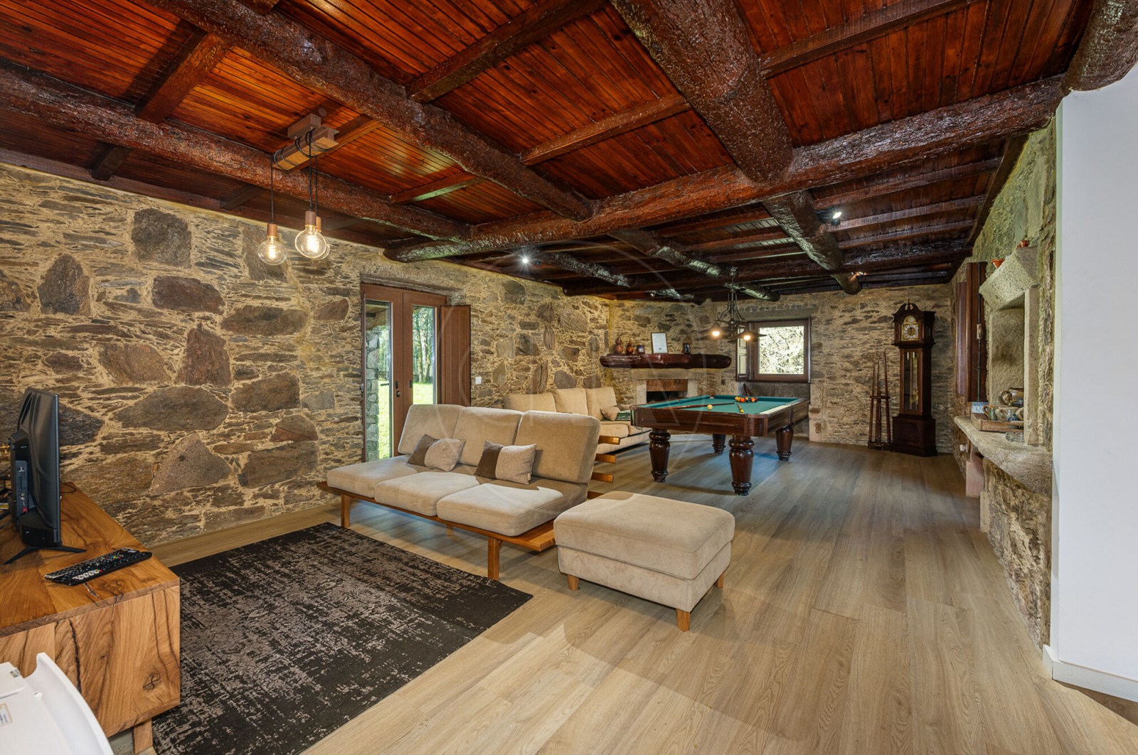 House T4 for For sale in Gondar e Orbacém, Caminha, Viana do Castelo - Sala (Imagem 1)