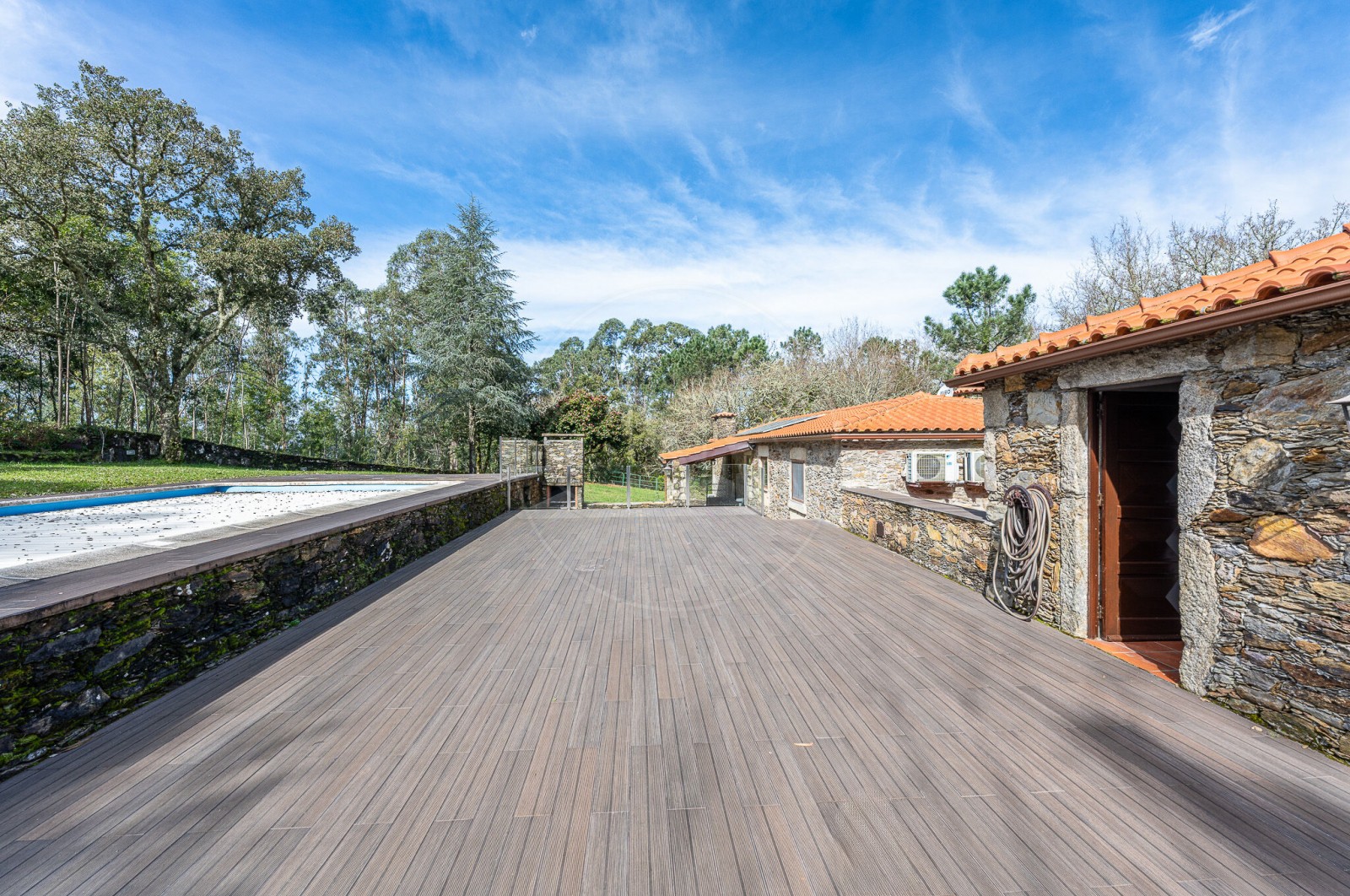 House T4 for For sale in Gondar e Orbacém, Caminha, Viana do Castelo - Quintal/Jardim (Imagem 1)