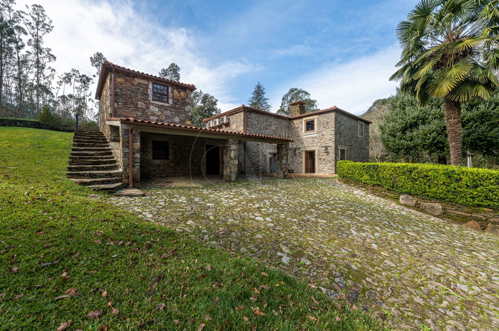 House T4 for For sale in Gondar e Orbacém, Caminha, Viana do Castelo - Quintal/Jardim (Imagem 9)