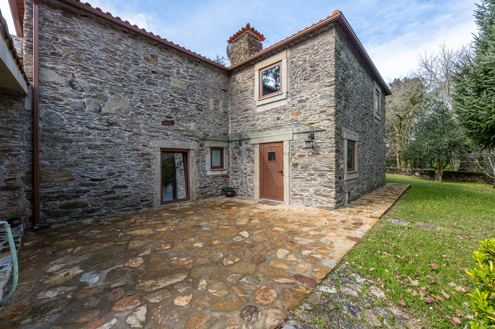 House T4 for For sale in Gondar e Orbacém, Caminha, Viana do Castelo - Quintal/Jardim (Imagem 10)