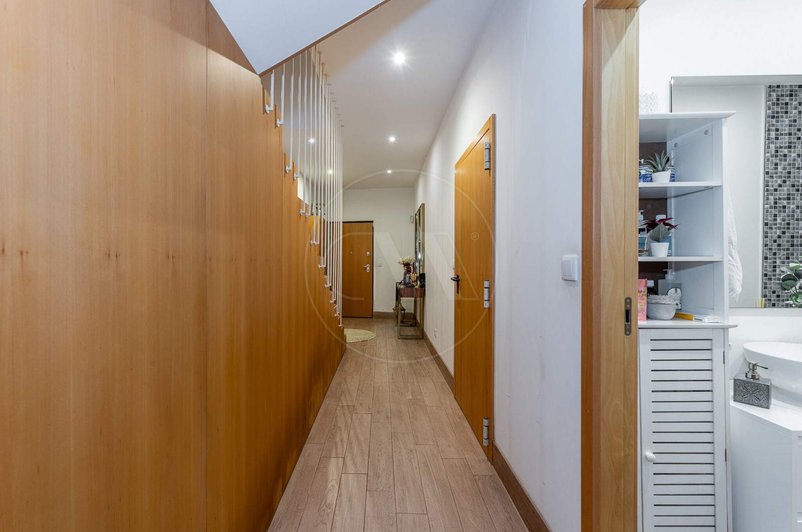 House T3 for For sale in Paranhos, Porto, Porto - Corredor (Imagem 1)