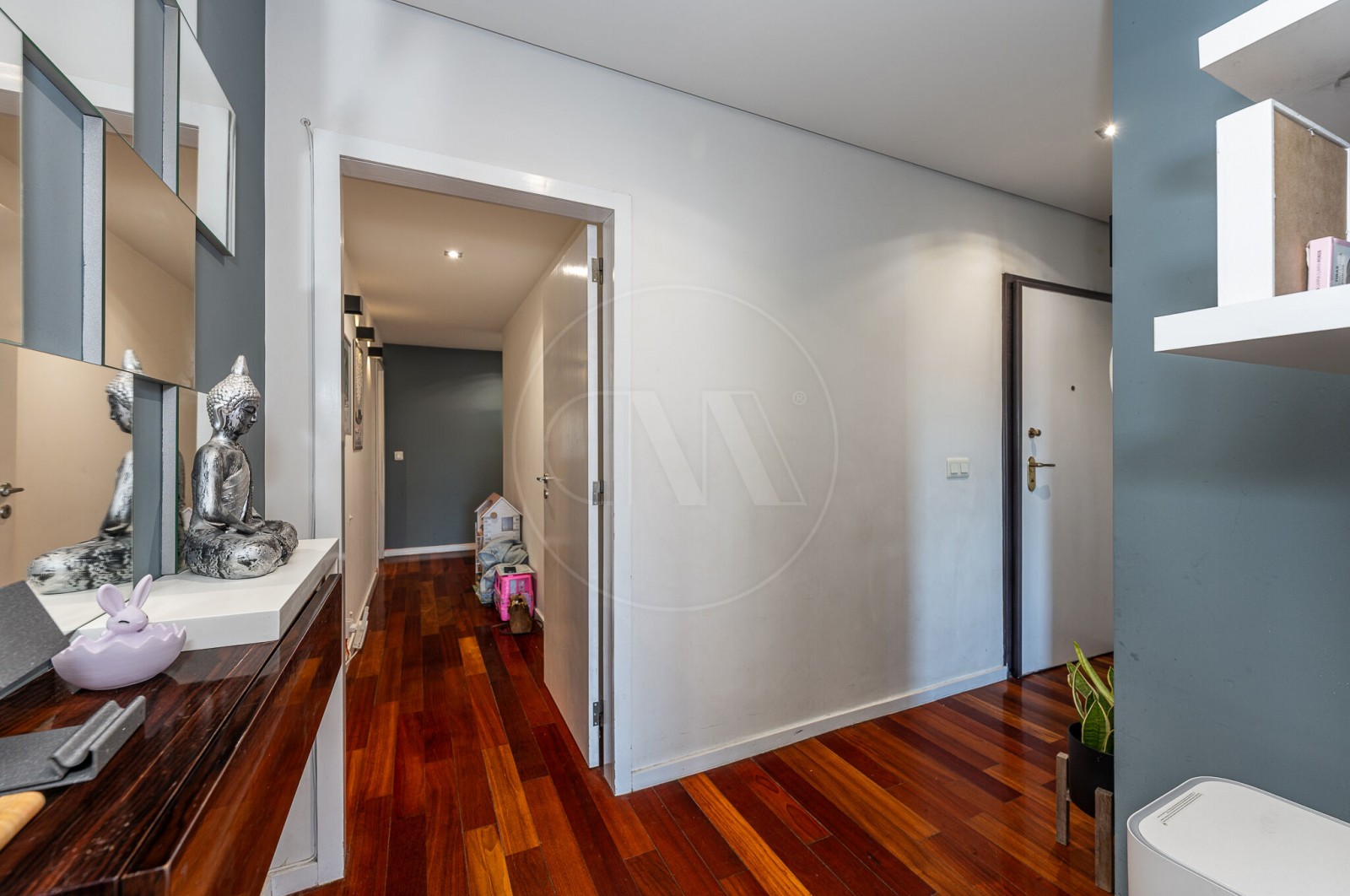 Apartment T2 for For sale in Rio Tinto, Gondomar, Porto - Corredor (Imagem 1)