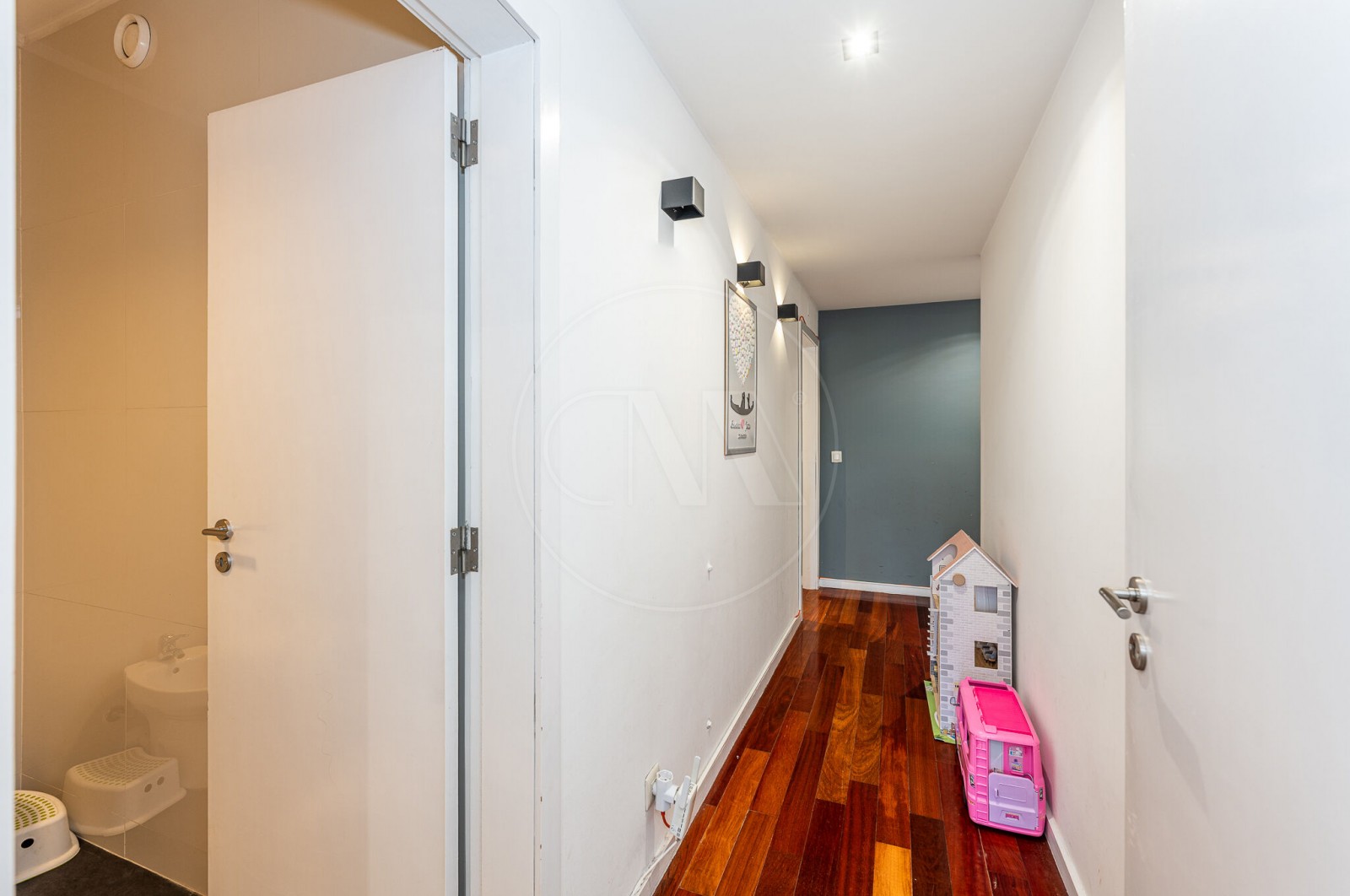 Apartment T2 for For sale in Rio Tinto, Gondomar, Porto - Corredor (Imagem 2)