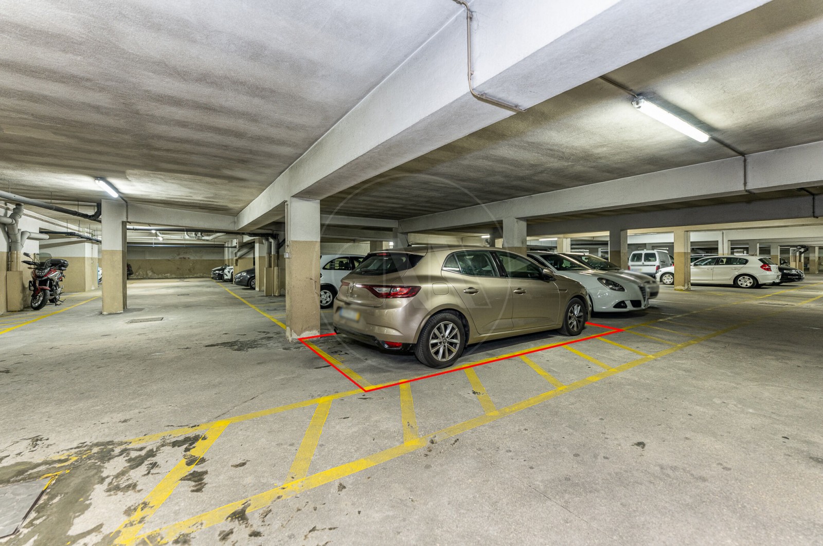 Apartment T2 for For sale in Rio Tinto, Gondomar, Porto - Parqueamento/Garagem (Imagem 1)