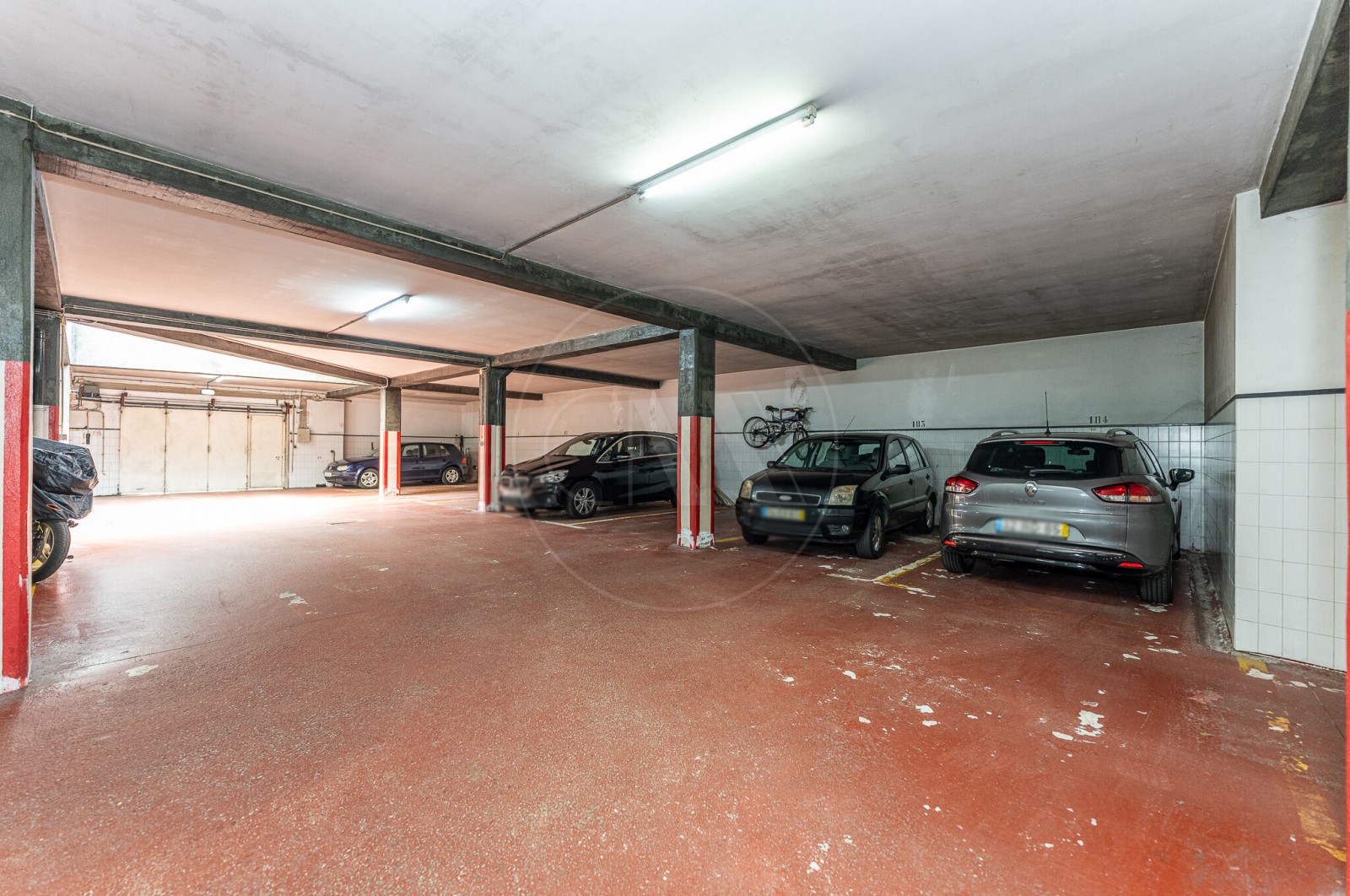 Apartamento T3 para Venda em Moreira, Maia, Porto - Parqueamento/Garagem (Imagem 1)