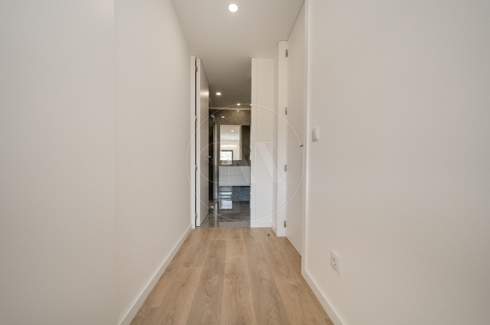 Apartamento T3 para Venda em Póvoa de Lanhoso (Nossa Senhora do Amparo), Póvoa de Lanhoso, Braga - Corredor (Imagem 2)