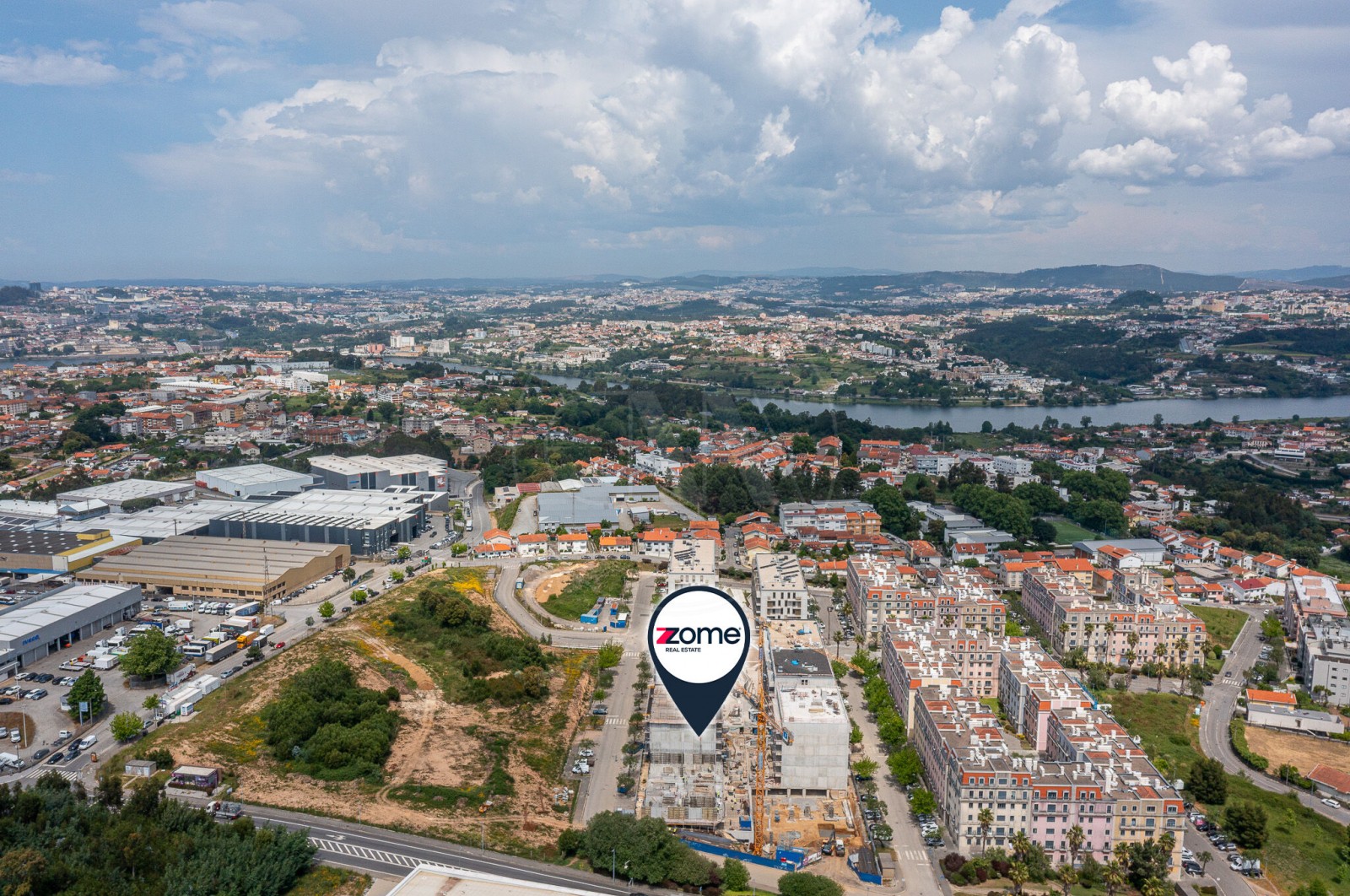 Apartamento T2 para Venda em Oliveira do Douro, Vila Nova de Gaia, Porto - Área envolvente (Imagem 5)