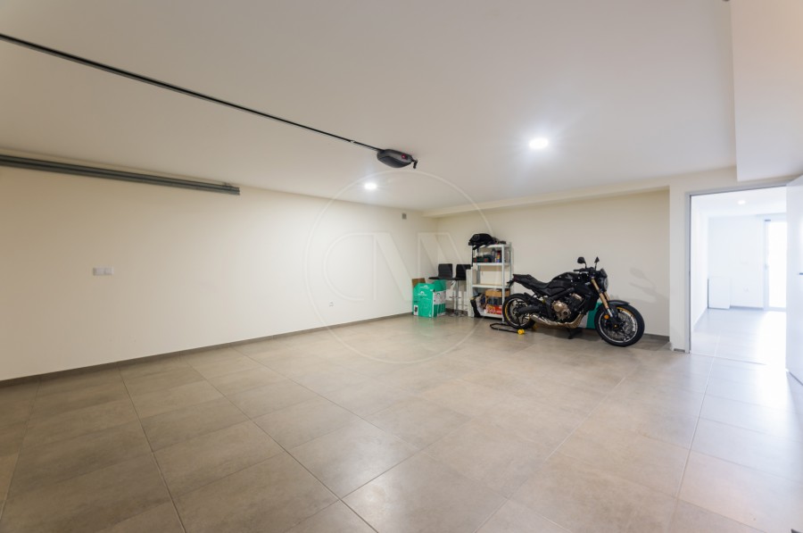 Parqueamento/Garagem (Imagem 1)